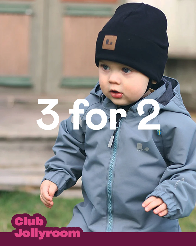 Lite barn i grå jakke og svart lue utendørs, tekst: 3 for 2, Club Jollyroom