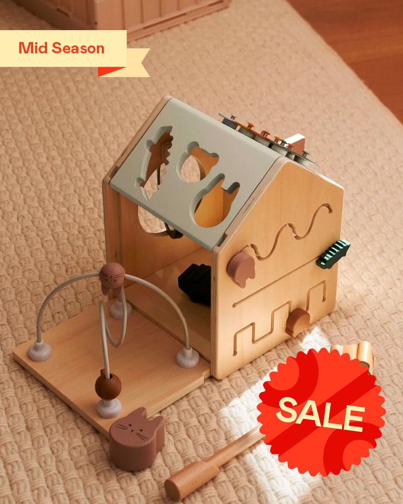 Treleke med former og kulebane på matte. Tekst: “Mid Season”.